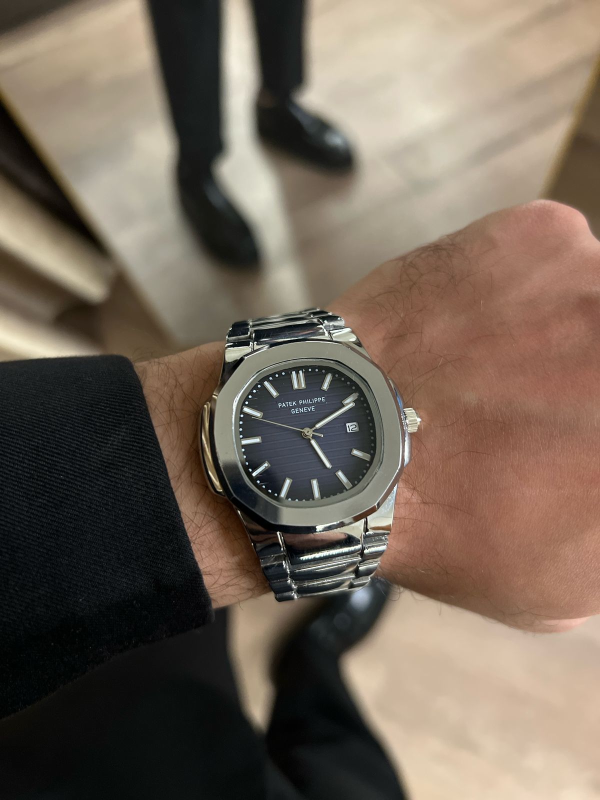 LIMITED EDITION | GOLDEN PATEK PHILIPPE GENEVE | NAUTILUS SERIES SLEEK WRIST WATCH